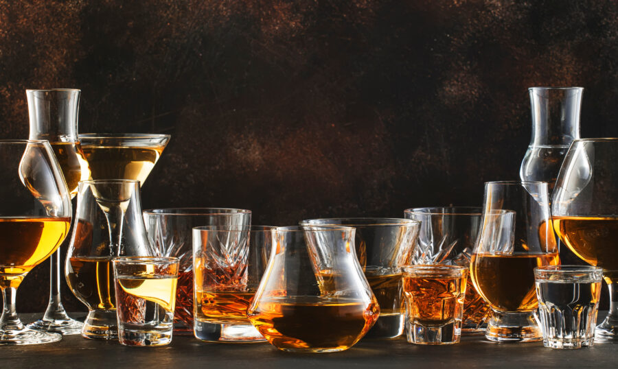 Strong alcoholic drinks, spirits and distillates iset in glasses